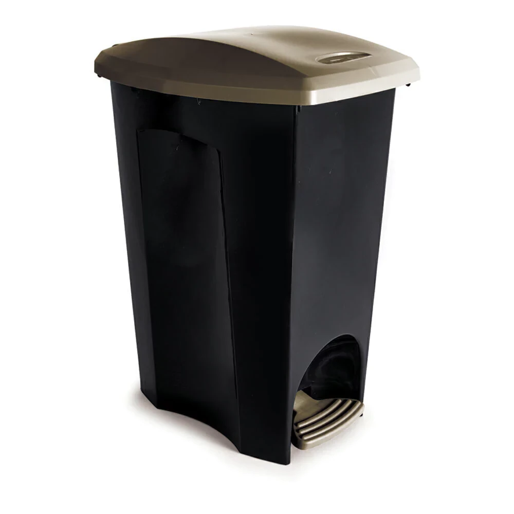 Castro Naves - LIXEIRA PLAST. C/PEDAL 48L PRETA C/TP CZ - 11789 01